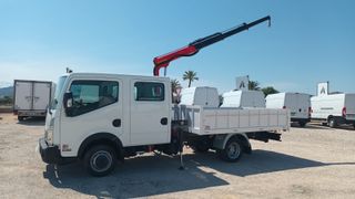 NISSAN NT400 2020 DOBLE CABINA CON GRUA PALFINGER