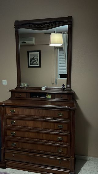 Cómoda antigua de madera