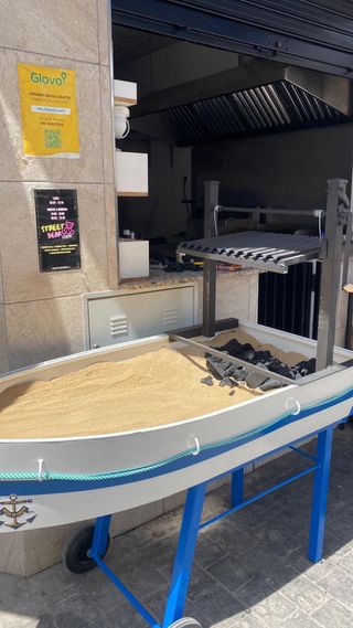 Barbacoa barco espetos brasero