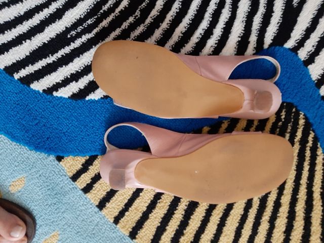 Zapatos piel tacón bajo rosa