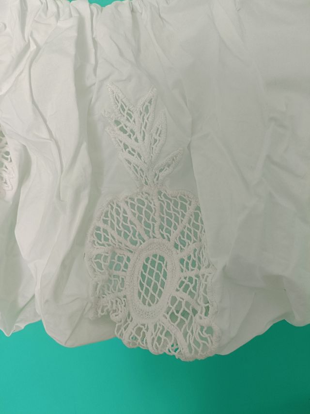Crop top blanco de encaje