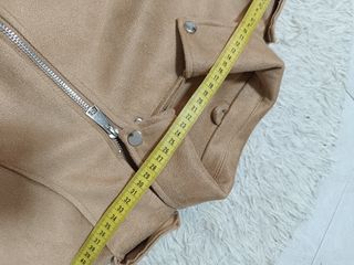 Chaqueta biker antelina beige