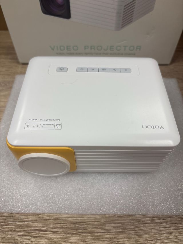 Proyector Yoton Y3 Mini Portátil