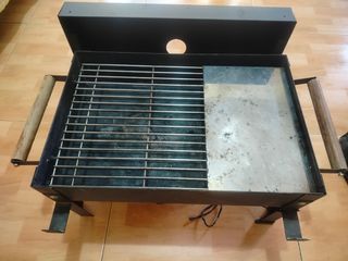 Barbacoa de metal y madera