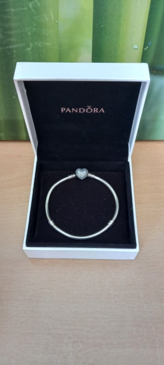 Pulsera Pandora y caja