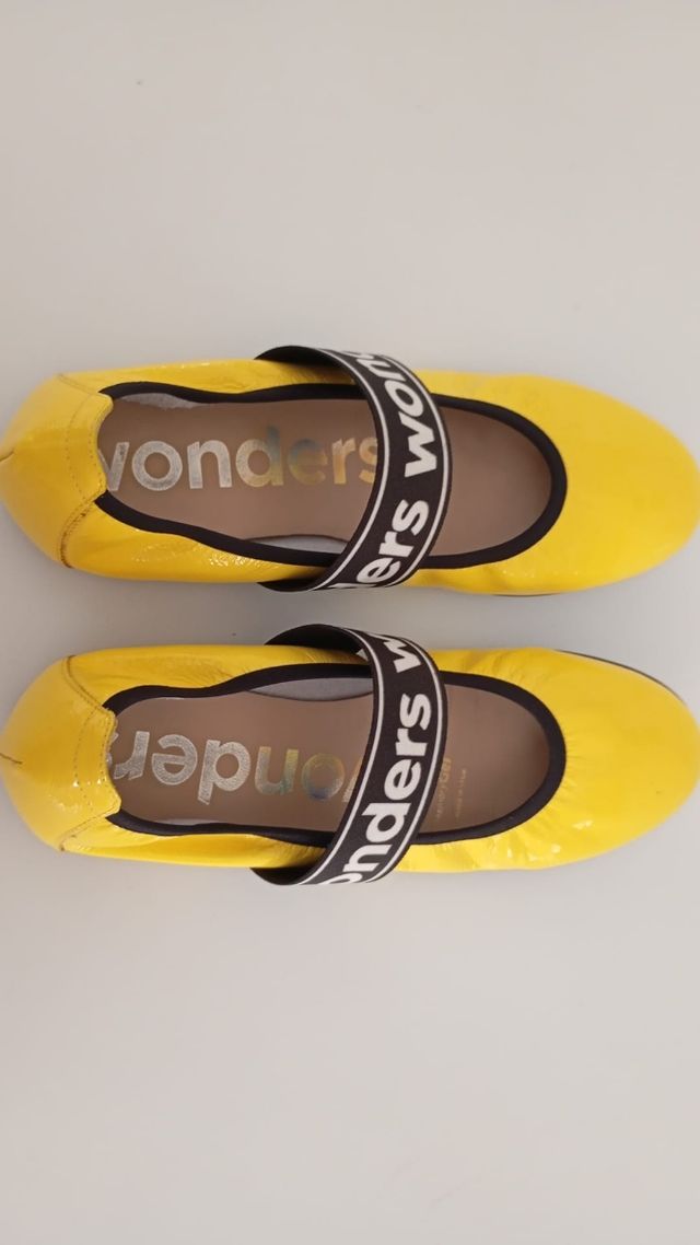 Zapatos Wonders amarillos