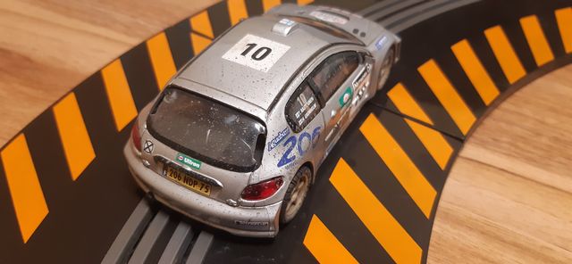 Peugeot 206 Scalextric efecto barro gris número 10