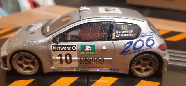 Peugeot 206 Scalextric efecto barro gris número 10