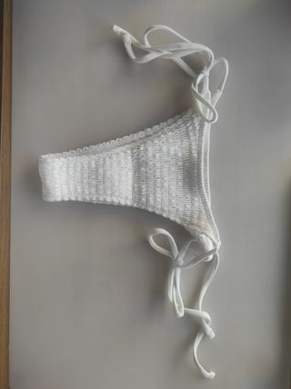 Braga bikini blanca