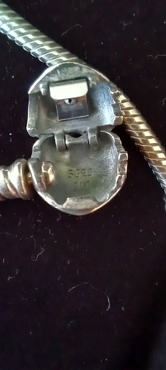 Pulsera Pandora y caja