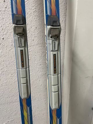 Esquís Fischer, bastones Rossignol y botas salomon