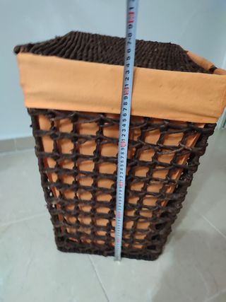 Cesto ropa mimbre marrón-naranja
