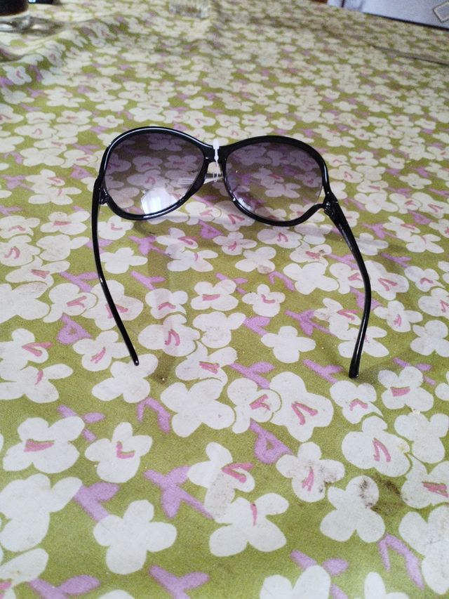 Gafas sol negras - modernas