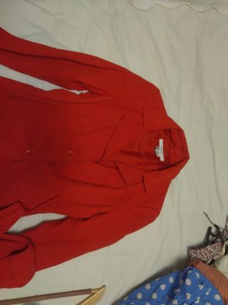 Gabardina roja corta