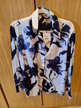 Camisa Zara satinada azul y blanca - Talla L