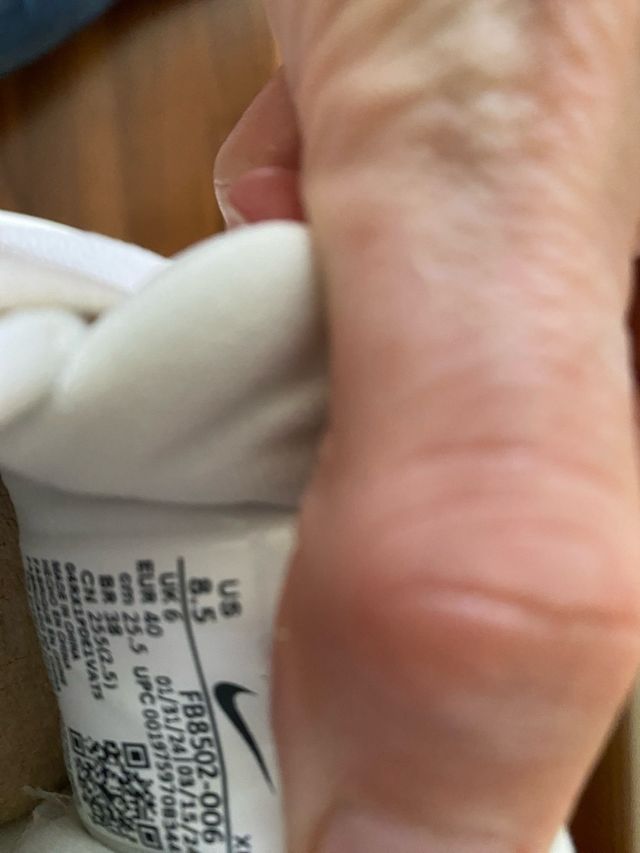 Nike ZoomX Vomero 16 - Blancas/Doradas - 40