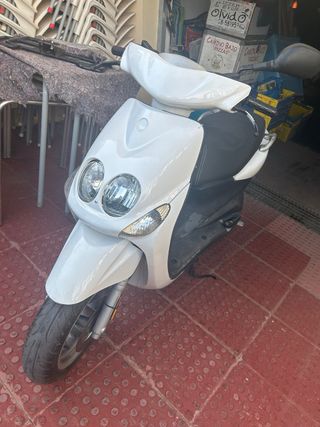 Yamaha Neos Scooter
