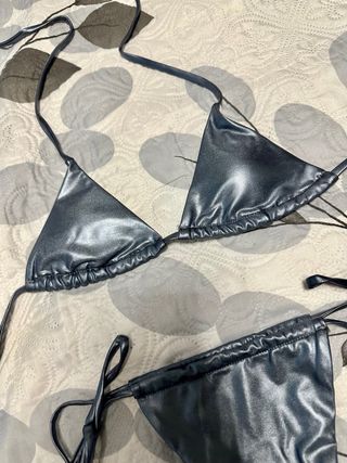 Bikini metálico triángulo