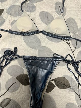 Bikini metálico triángulo