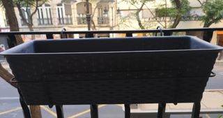 Jardineras balcón con sopote incluido.