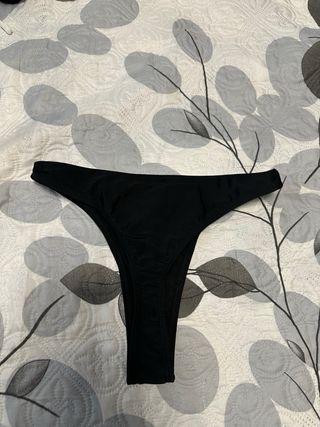 Bikini tanga negro