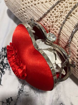 Bolso fiesta corazón rojo.