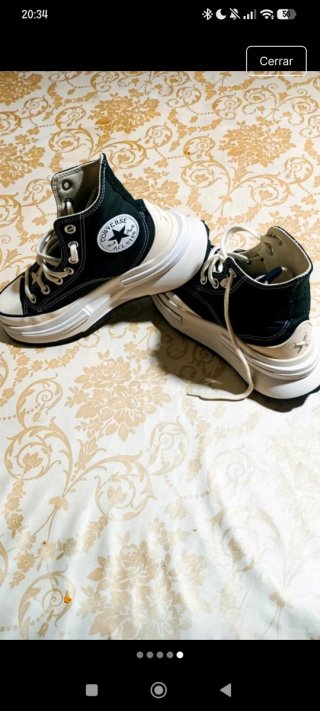 Converse Chuck Taylor negras,