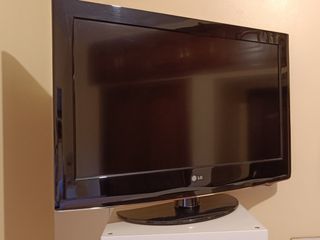 TV LG 32" negra