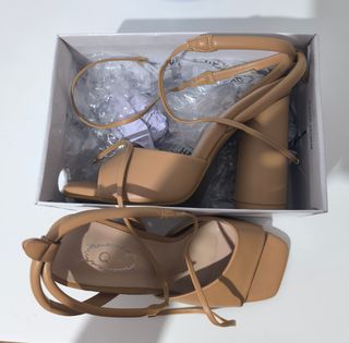 Sandalias tacón beige