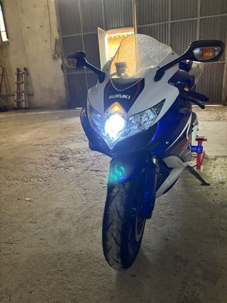 Suzuki GSXR 600 K9 Azul y Blanca