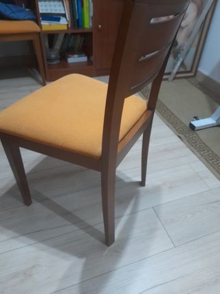 Silla madera - asiento naranja