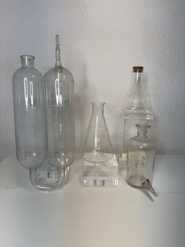 Cristaleria de laboratorio antigua