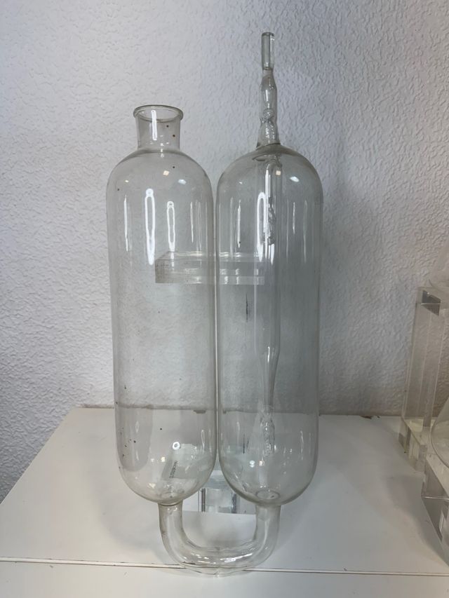 Cristaleria de laboratorio antigua