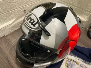 Casco Arai Axces-2 Super Ad-Sis y traje miline
