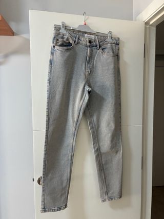 Vaqueros Mom Fit Stradivarius 466