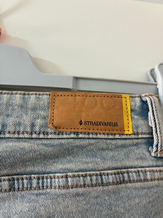 Vaqueros Mom Fit Stradivarius 466