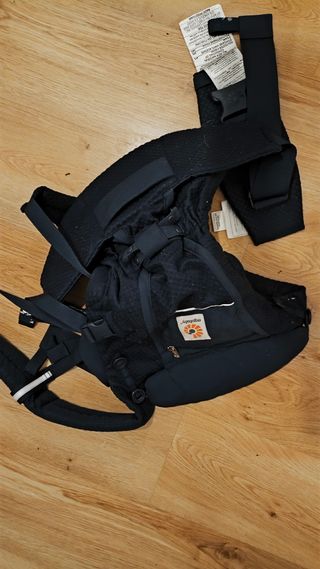 Mochila de porteo ergobaby con cortavientos