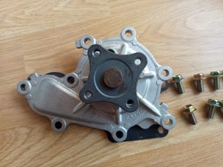 Bomba agua Nissan Almera Tino  waydi.