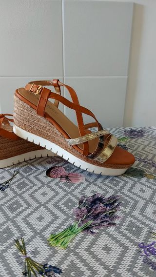Sandali zeppa marrone oro n.40