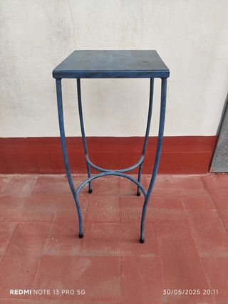 Mesita auxiliar metalica azul