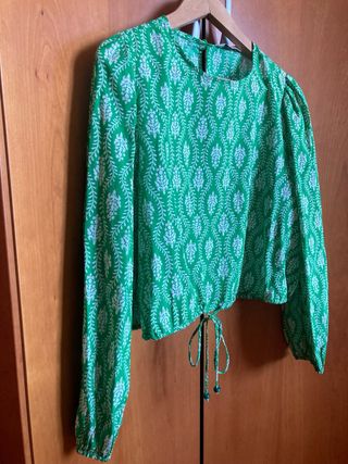Blusa Zara verde estampada