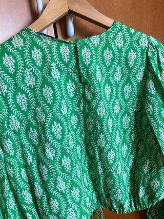 Blusa Zara verde estampada
