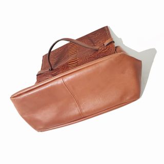 Uterqüe/ Bolso de mano cuero genuino chocolate