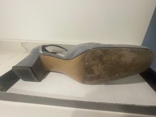 Zapatos grises tacón bajo