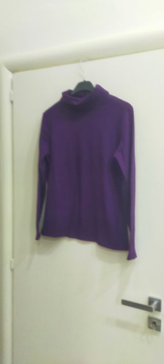 Maglione collo alto viola