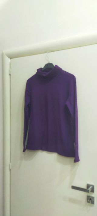 Maglione collo alto viola