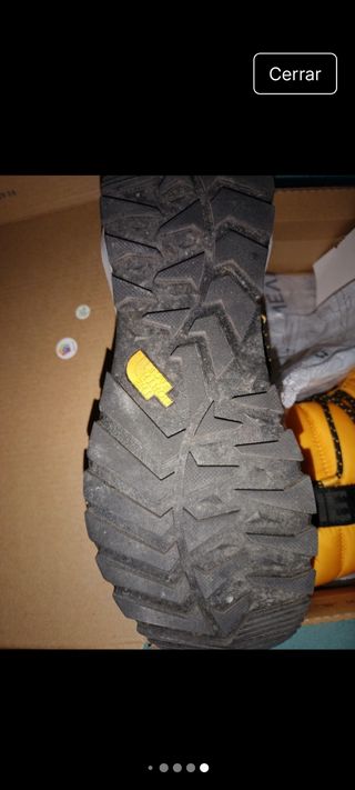 Botas North Face amarillas talla 38