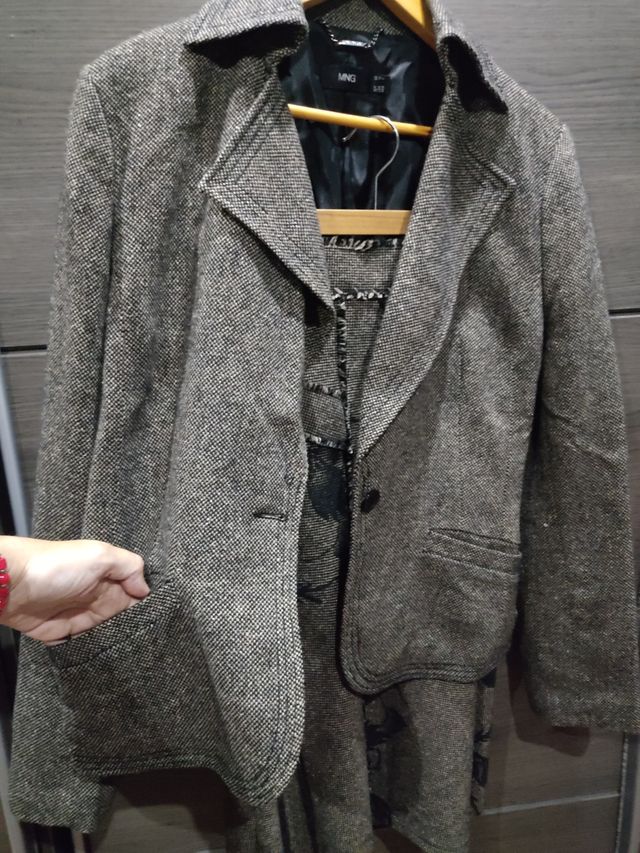 Traje Mango mujer - chaqueta talla 44 y falda 42