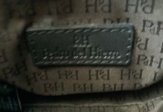 Bolso negro con cadena de PdH