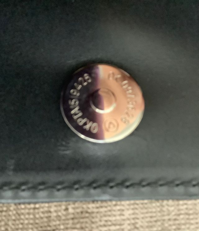 Bolso negro con cadena de PdH